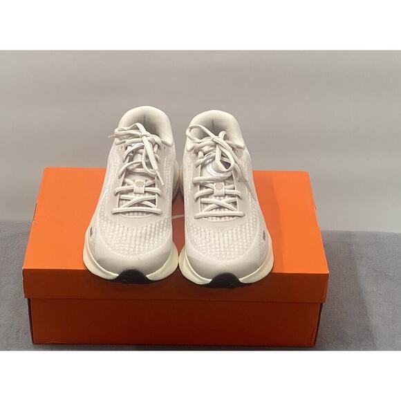 Nike Run Women’s Athletic Running Shoes Size 8 Oatmeal Activewear Gym - Picture 1 of 5